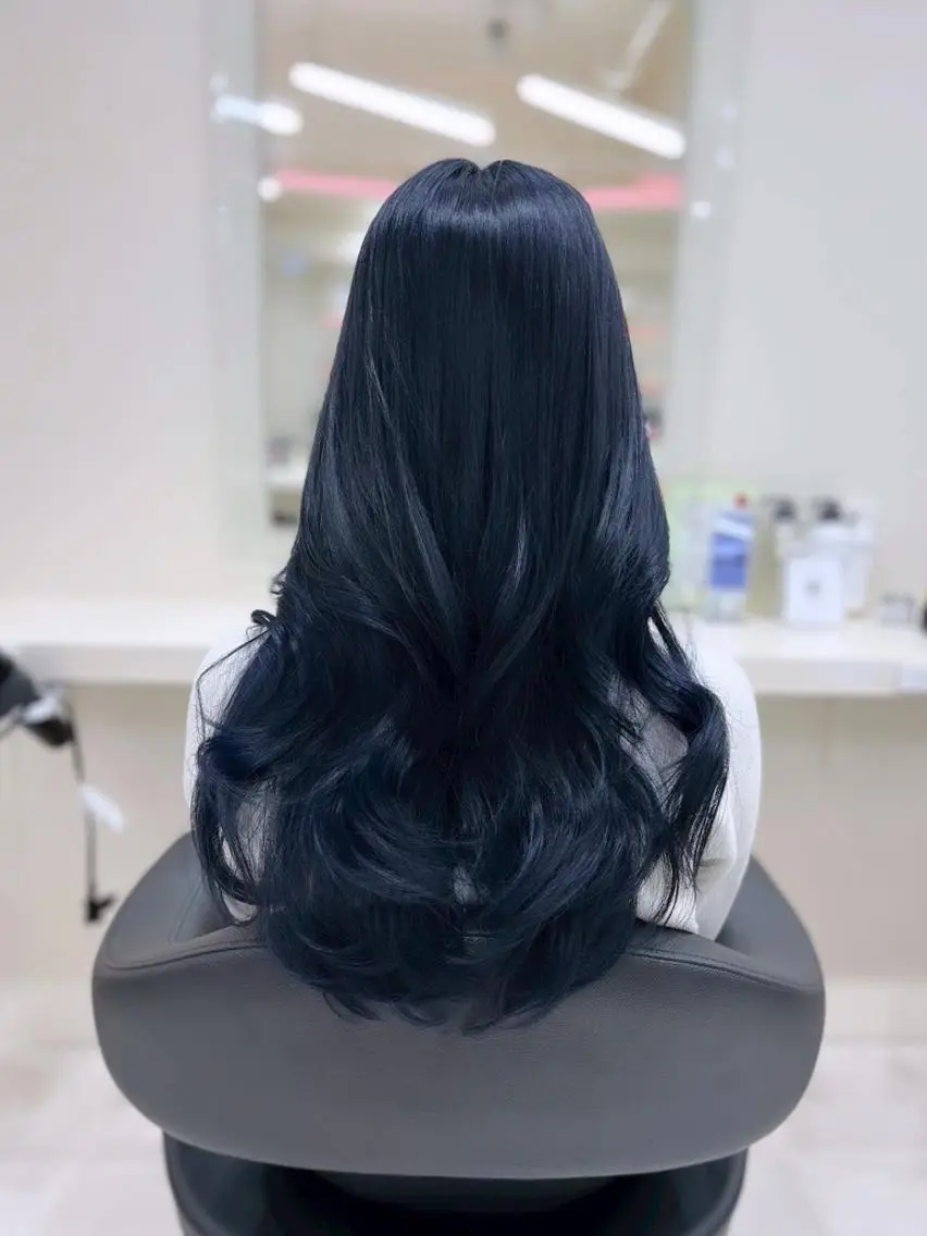 カラー うる艶透明感🫧 /韓国レイヤー🩶のヘアスタイル