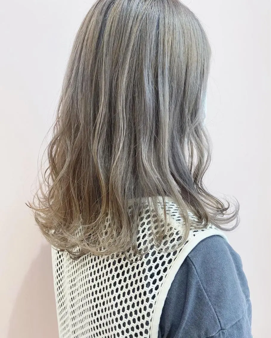 ミディアム 西本 夏美のヘアスタイル