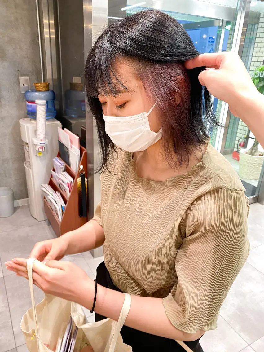 ショート カラー ベージュカラー ブリーチ イヤリングカラー ピンクカラー ピンクベージュ marble by KENJEのヘアスタイル