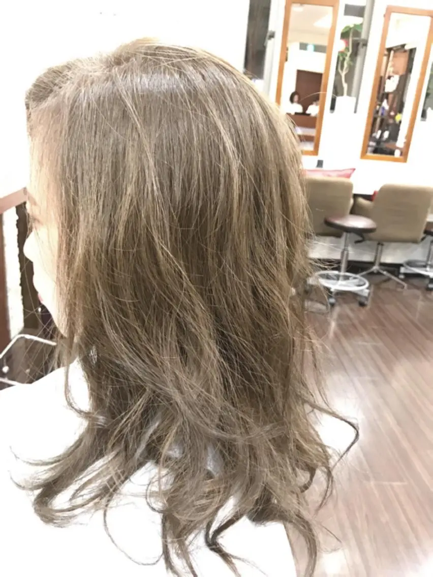 ミディアム セミロング カラー ブリーチ 外国人風カラー 30代からの上質な ヘアケア 大西のヘアスタイル