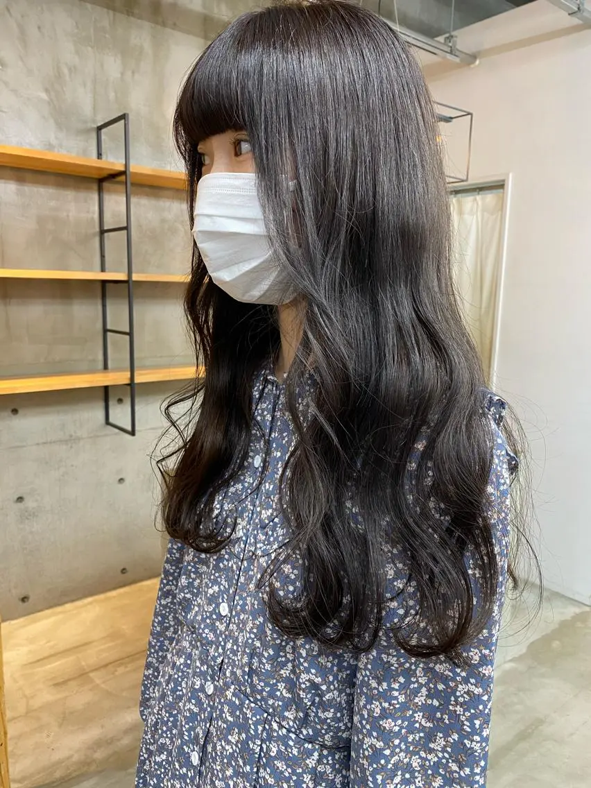 ロング カラー ヘアアレンジ アッシュ アッシュグレー ブリーチ 透明感カラー ブリーチなしカラー son hair HIROEのヘアスタイル