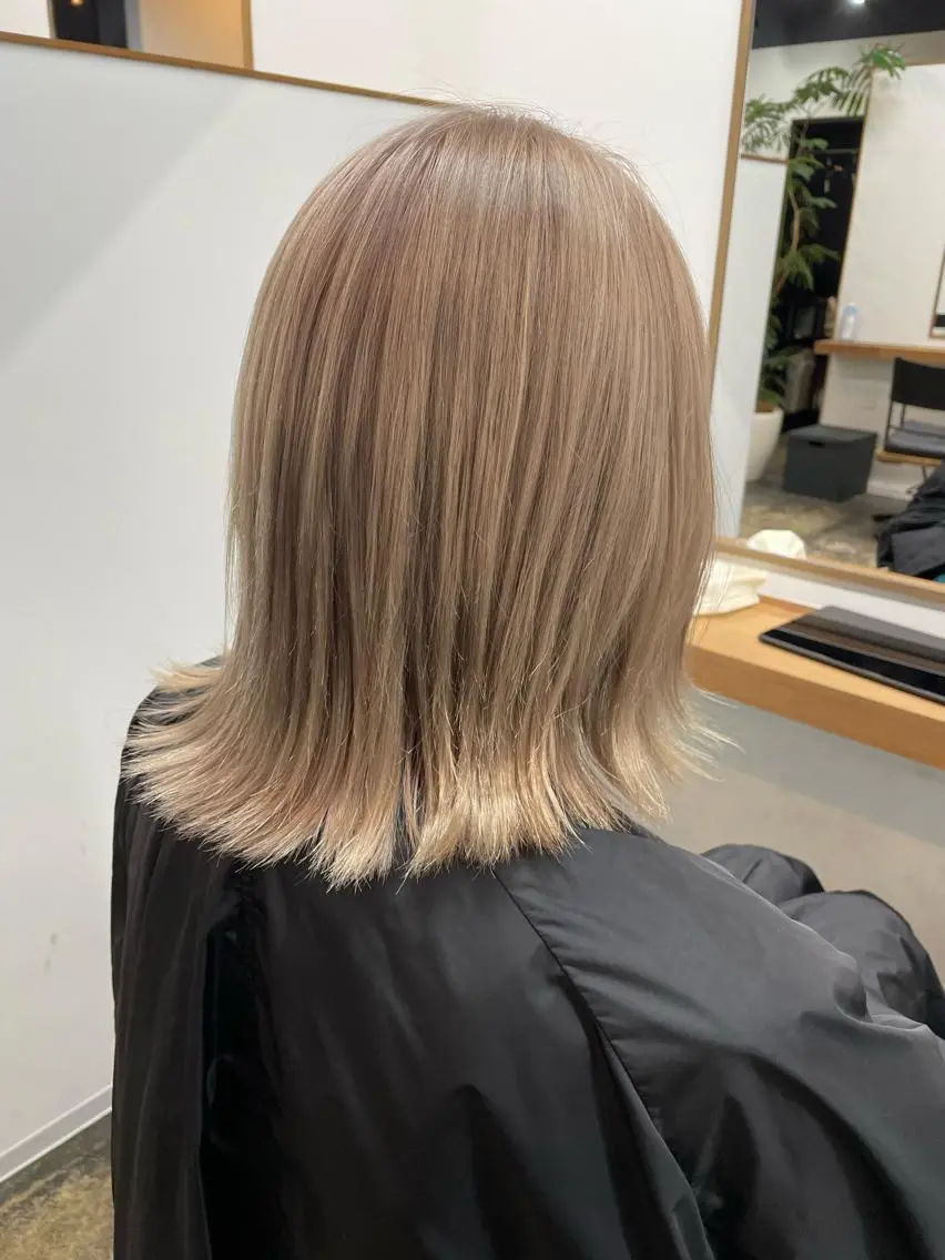 カラー ヘアカラー トリートメント ミルクティー× グレージュMOMOのヘアスタイル