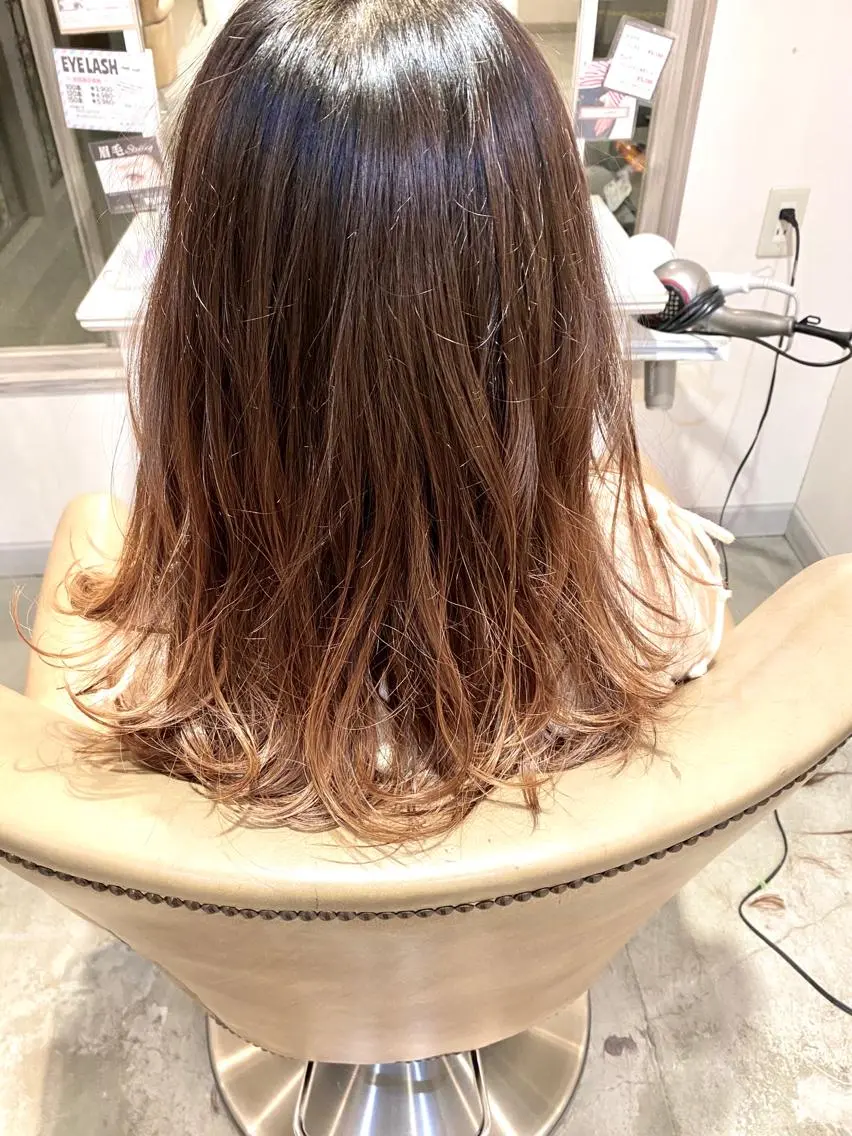 ミディアム カラー ブリーチ ブラウンカラー グラデーションカラー 美髪・髪質改善 有田怜平のヘアスタイル