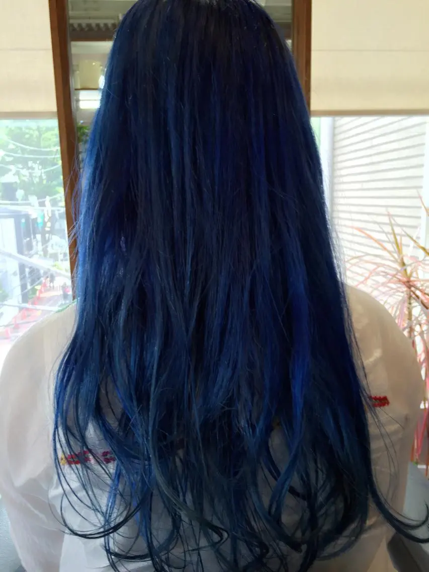 ミディアム セミロング ロング カラー ブルーカラー 原宿サロン代表 デザインカラー伊藤卓のヘアスタイル