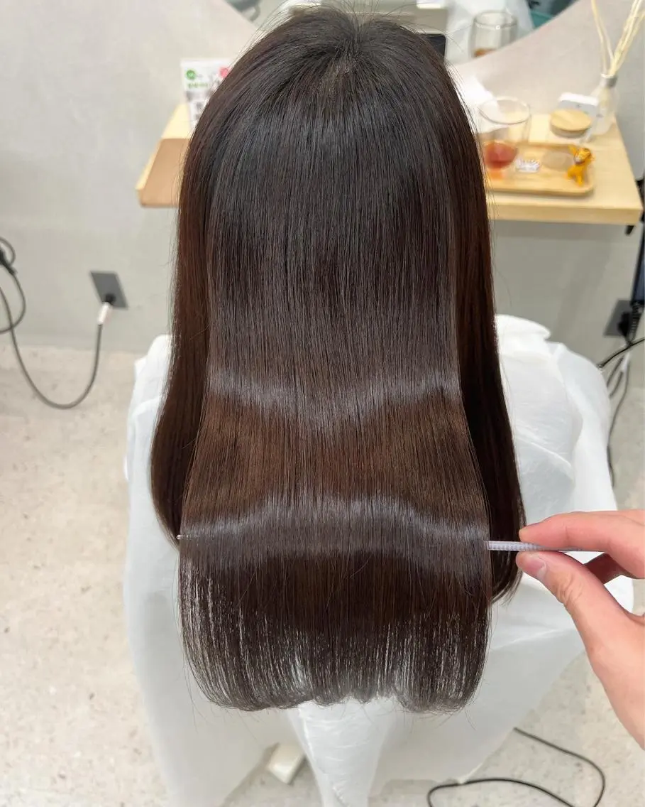 セミロング カット ヘアカラー トリートメント 美容師っぽくないけど 上手いんだなぁ🐭のヘアスタイル