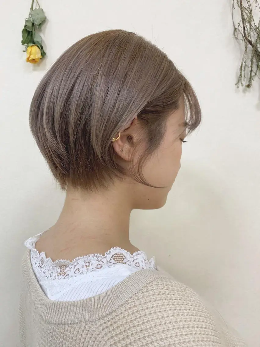 ショート カラー 切りっぱなしボブ ショートボブ ハンサムショート 丸みショート ベージュカラー カット ヘアカラー トリートメント 初めてのショート お任せください✂️のヘアスタイル