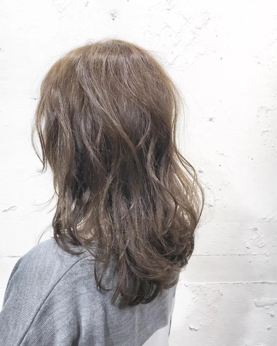 セミロング カラー フォギーグレージュ グレージュ ✨艶髪✨透明感✨ 山内大樹のヘアスタイル