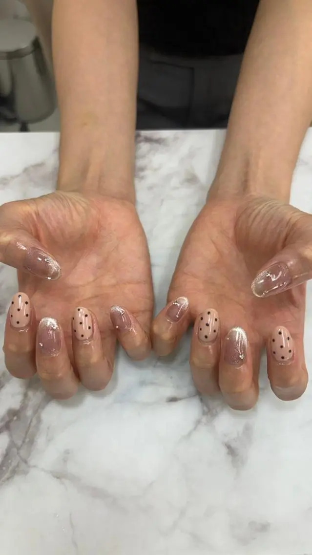 salon UNE LMA見習いスタッフのネイルデザイン