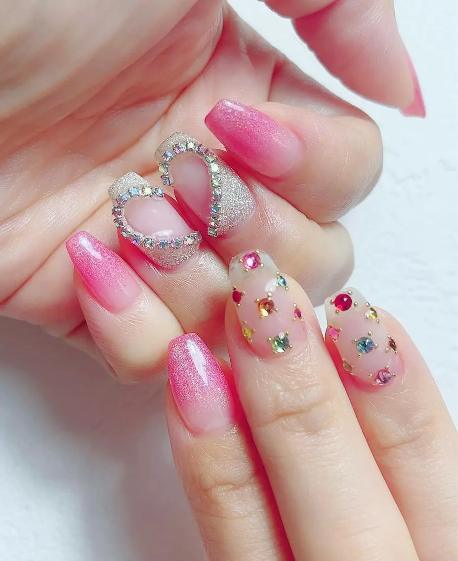 ネイル ハート ストーンネイル nails' it...のネイルデザイン