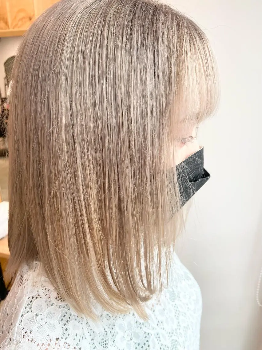 ミディアム カラー ベージュカラー ブリーチ ホワイトベージュ 🌷レイヤーカット/ フルキシオリ🌷のヘアスタイル