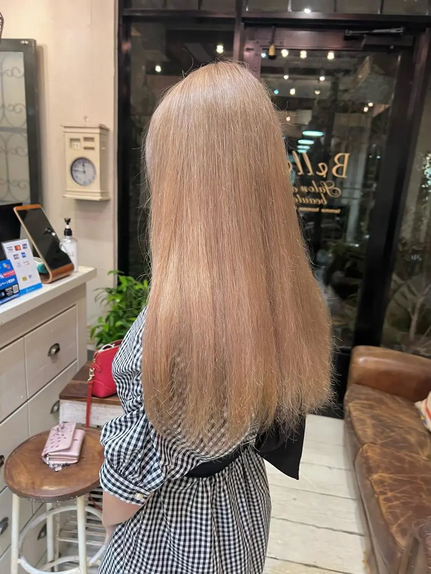 ロング カラー ブリーチ ハイトーンカラー 吉川 陽菜のヘアスタイル