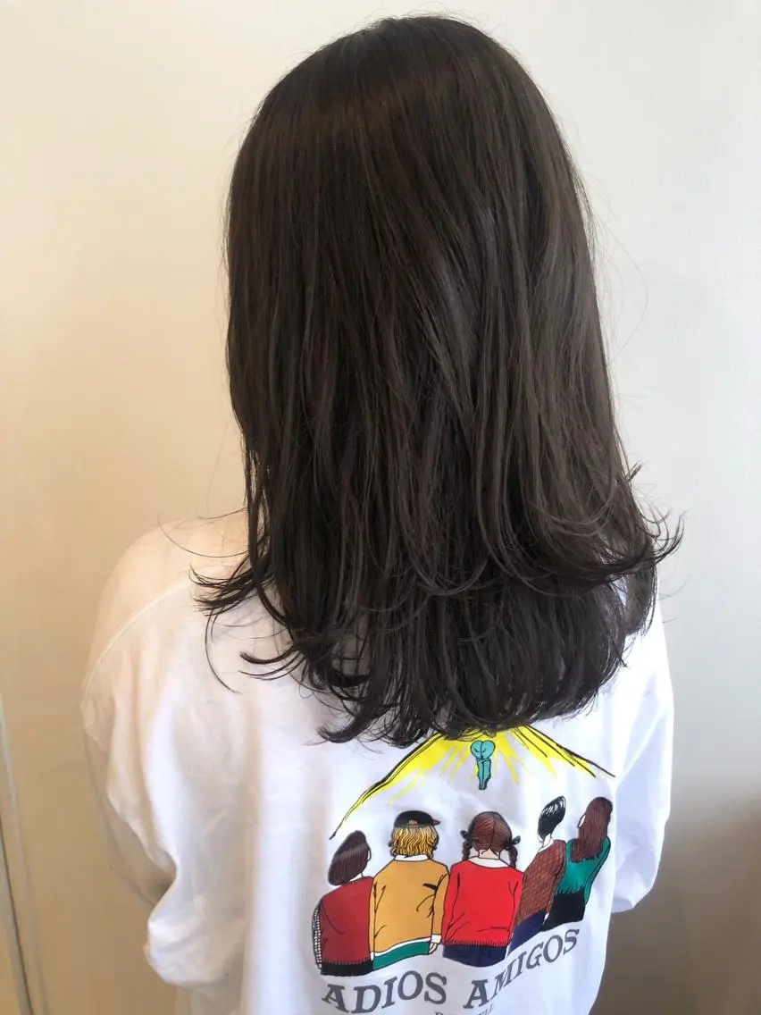 ミディアム カラー カット ヘアカラー トリートメント MIOベージュカラー 柔らかいカラーのヘアスタイル