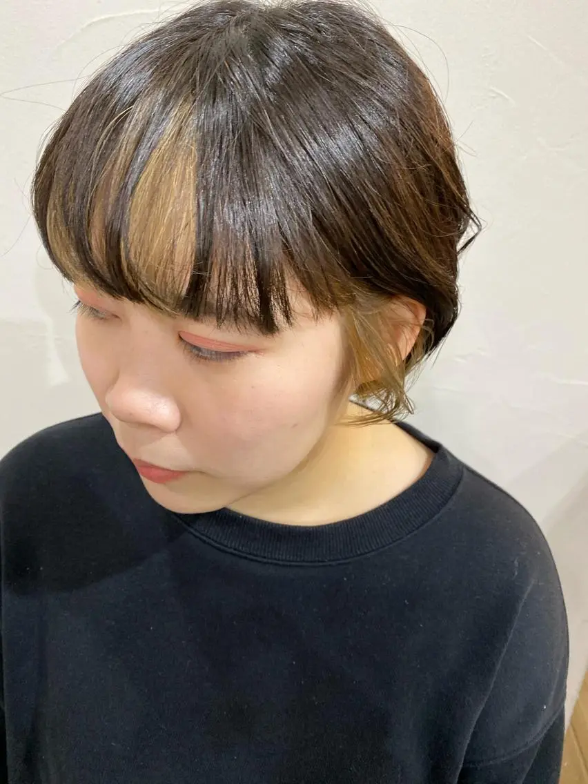 ショート カラー ヘアアレンジ ベージュカラー ブリーチ イヤリングカラー ミルクティーベージュ 暗髪カラー🫐 おくだりんかのヘアスタイル