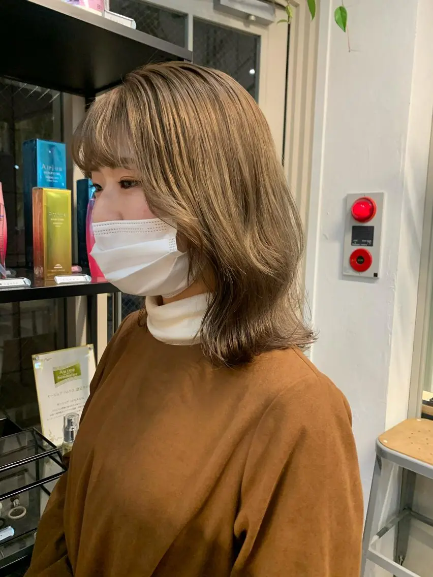 ミディアム カラー ネイル ハイトーンボブ 前田 表参道　グレージュのヘアスタイル