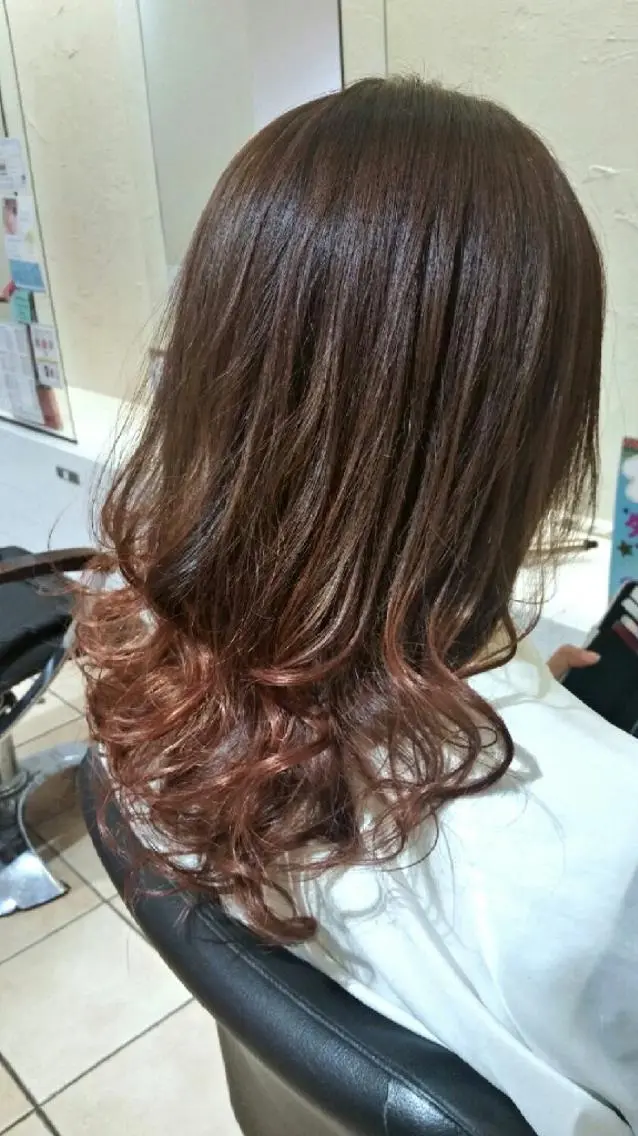 ミディアム セミロング カラー グラデーションカラー 【髪質改善美容師】t occa茨木篠原健太のヘアスタイル