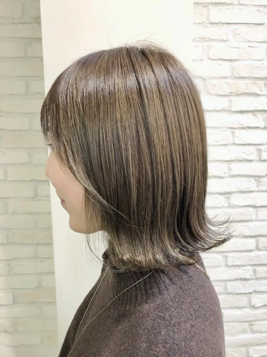 ミディアム カラー グレージュ ハイライトカラー ハイライト 大平 美沙のヘアスタイル