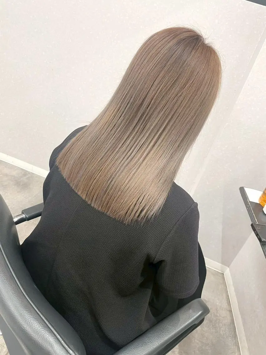 ミディアム カラー ショートボブ ブリーチ ケアブリーチ デザインカラー ハイトーンカラー ヘアカラー N゜jillva ナンバージルバのヘアスタイル