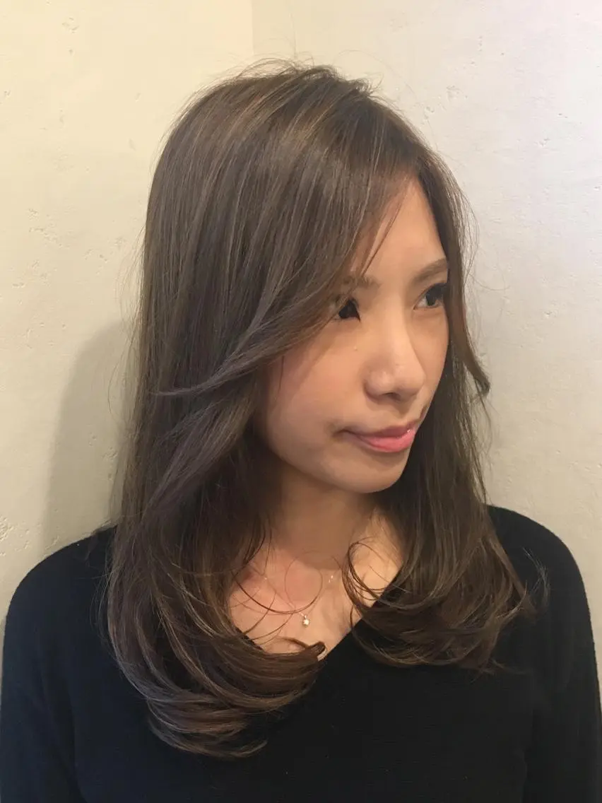 セミロング カラー グレージュ TOWA 野村　コウダイのヘアスタイル