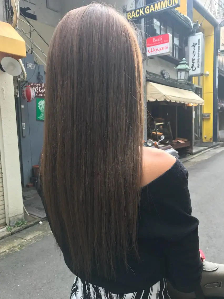 ミディアム カラー ヘアカラー レイヤーカット 西村あきやのヘアスタイル