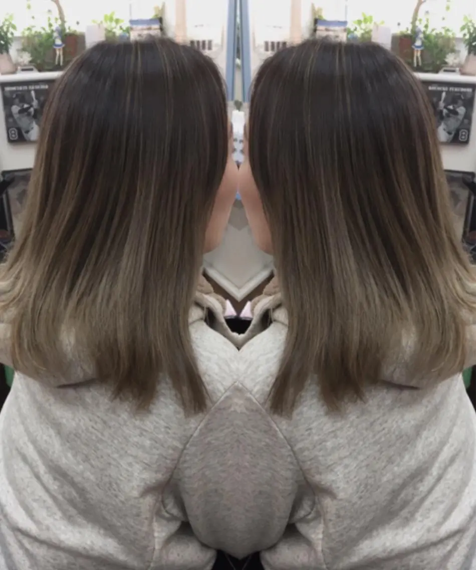ミディアム カラー ヘアアレンジ アッシュ バレイヤージュ グラデーションカラー ハイライトカラー 外国人風カラー ヘアカラー 三輪 太一のヘアスタイル