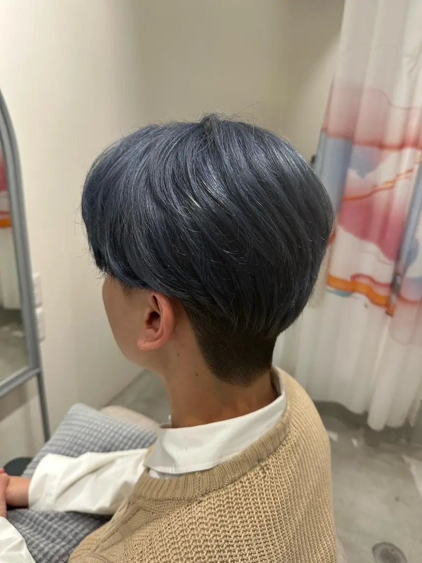 ショート カラー メンズ メンズハイトーン ブルーカラー ハイトーンカラー カット ヘアカラー トリートメント 💎メンズパーマ特化 🥇メンズのプロのヘアスタイル