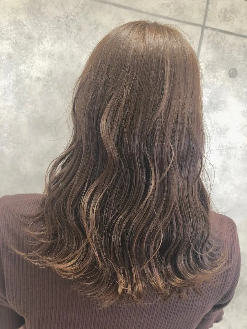 セミロング カラー カット ヘアカラー トリートメント ベージュ指名No1 加賀詩織のヘアスタイル