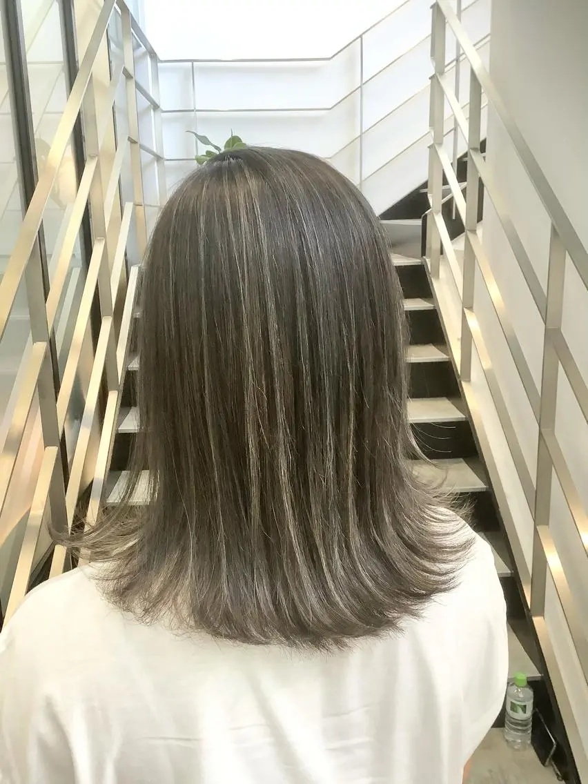 ミディアム カラー グレージュ ハイライトカラー ハイライト ヘアカラー トリートメント ヘアセット yoshi ☆のヘアスタイル