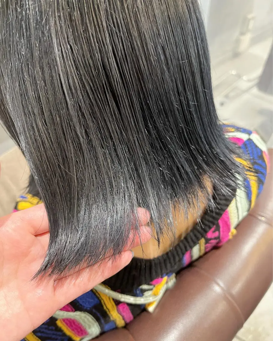 ミディアム カラー ブルーカラー ブルーグレー RuLaN AMIのヘアスタイル