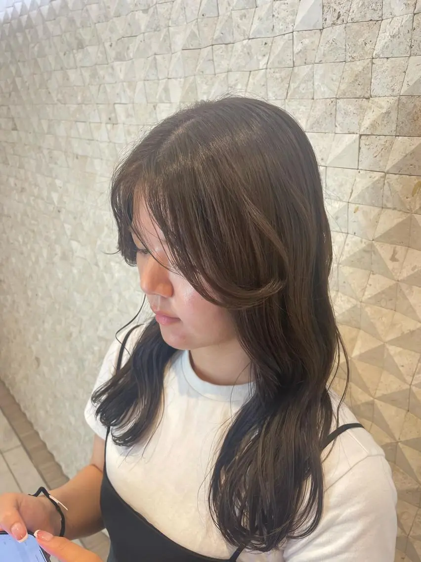 セミロング カラー ブリーチ オリーブカラー トリートメント 豊中/髪質改善/ レイヤーカットミヅキのヘアスタイル