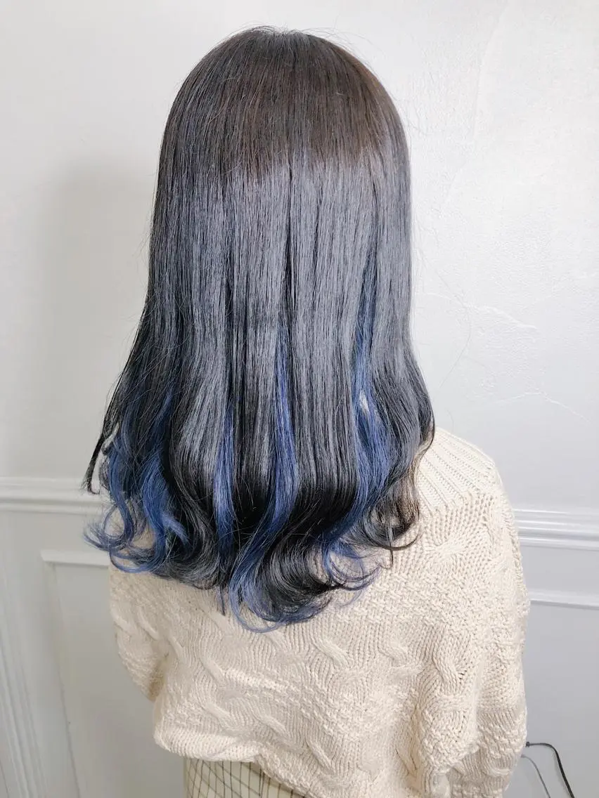 ロング カラー ヘアアレンジ メンズ キッズ ブルーカラー ヘアカラー トリートメント ヘアセット 💟Chloe原宿店 🩶ハイトーンのヘアスタイル
