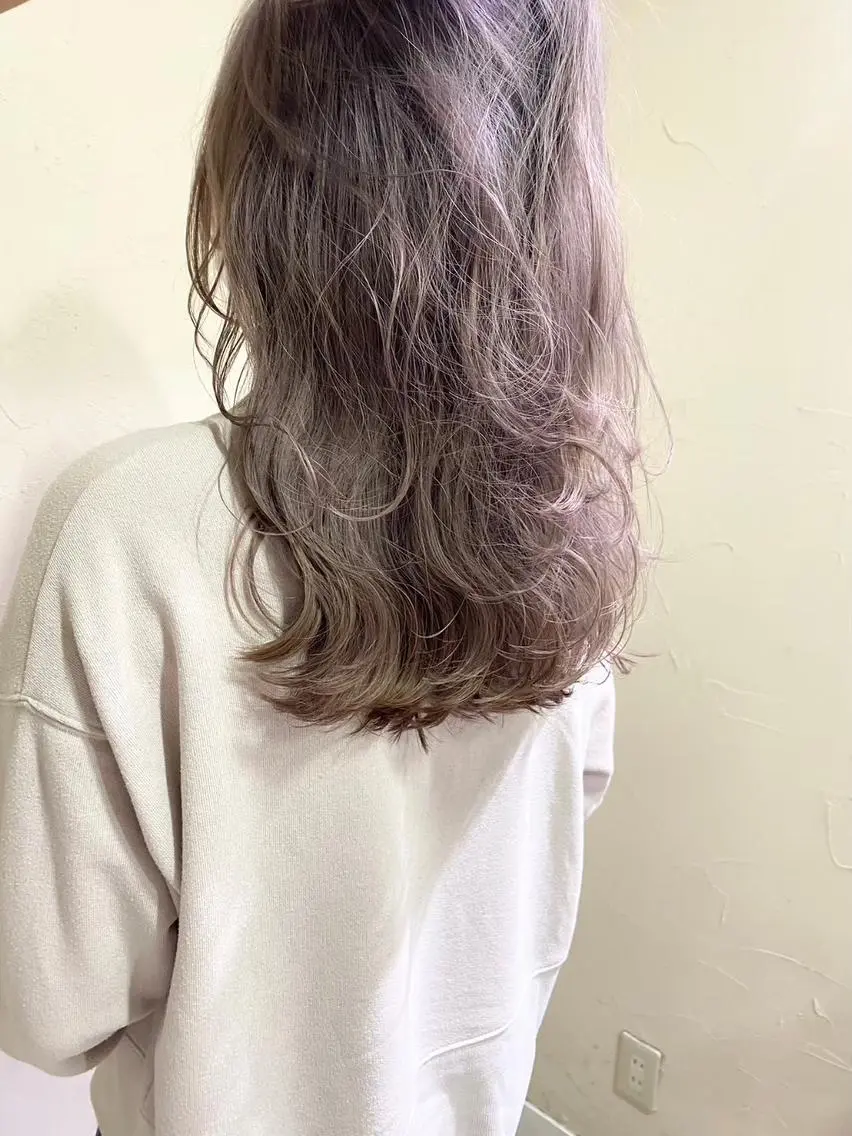 セミロング カラー パープルカラー AIRI🦋ブリーチ /レイヤー🦋のヘアスタイル