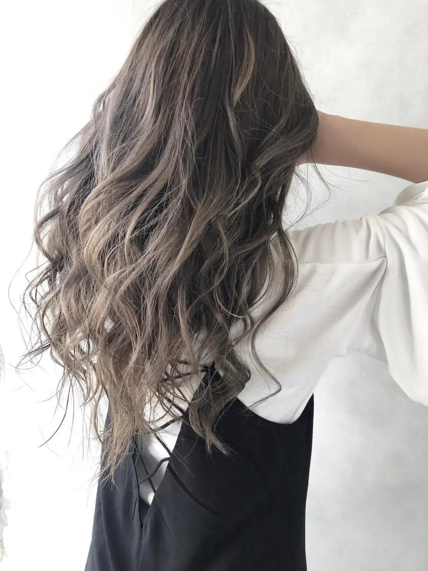 ロング ハイライト 小澤大輔 YOLO hairのヘアスタイル