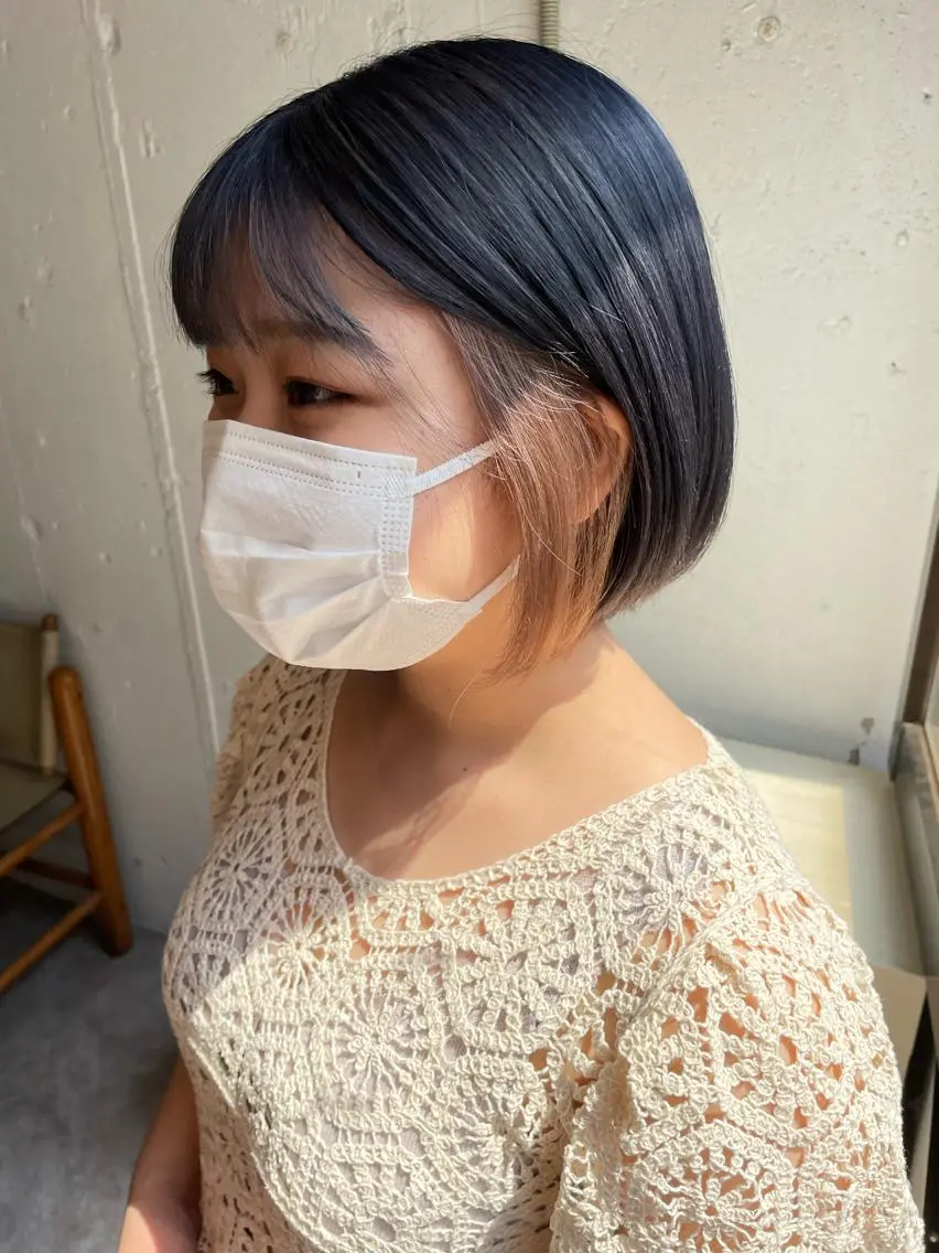 ショート カラー ベージュカラー インナーカラー ネイビーカラー EIGHT 中川原 菜々子のヘアスタイル