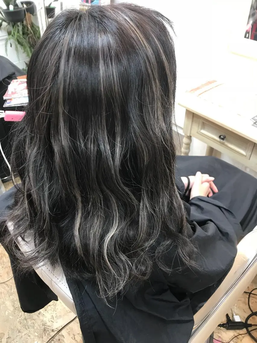 セミロング カラー ハイライトカラー ハイライト 平尾 拓也のヘアスタイル