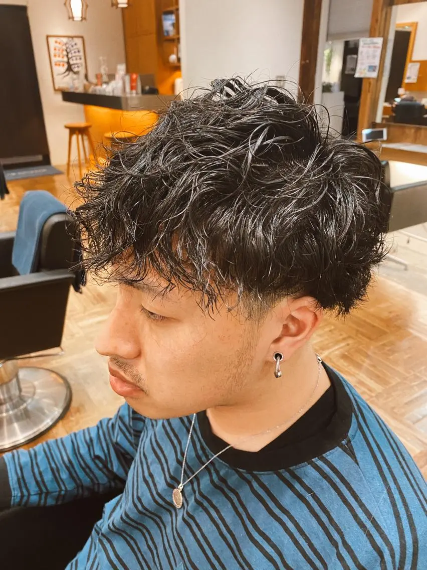 ショート パーマ メンズ メンズパーマ ツイストスパイラルパーマ スパイラルパーマ 高橋胡桃🪽 ディレクターのヘアスタイル