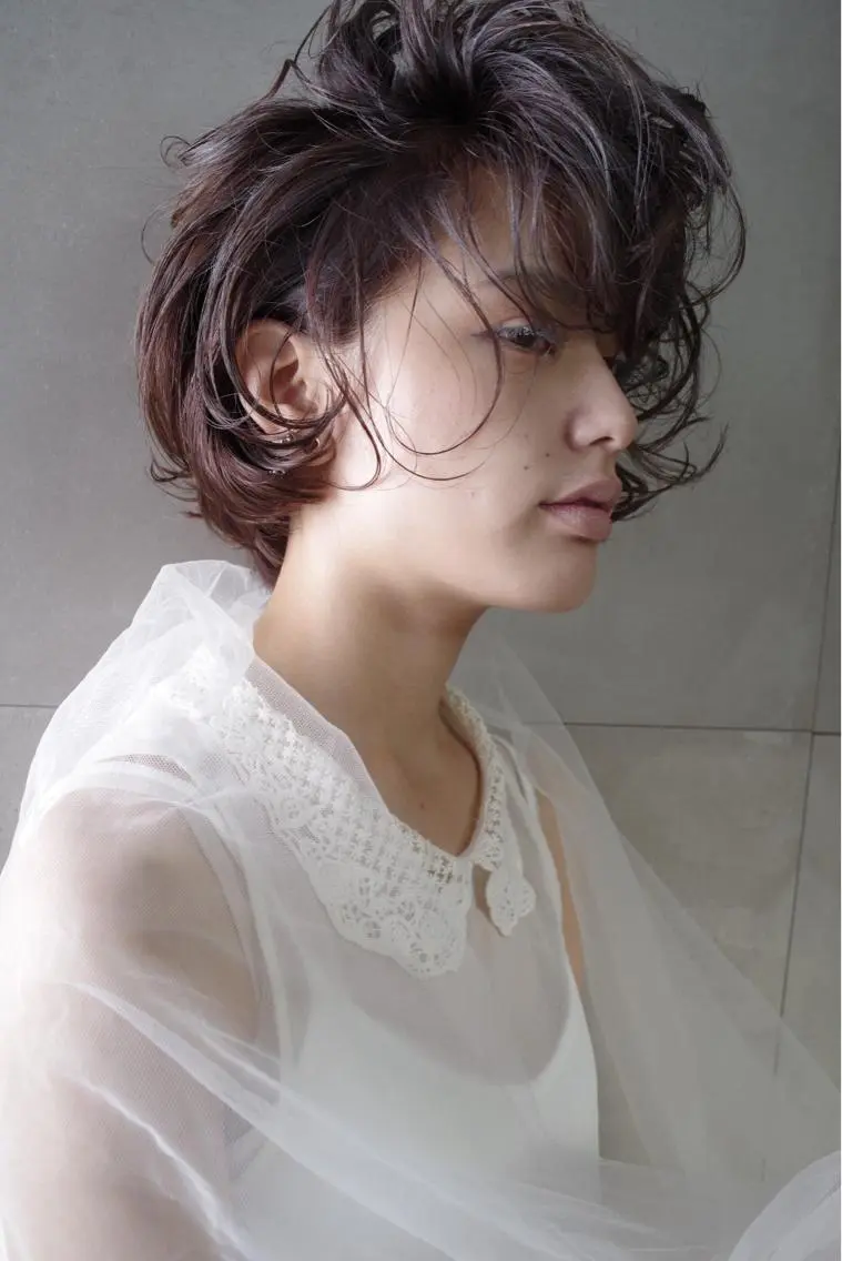 ショート ハイトーン/レイヤー /ケアブリーチ石川治のヘアスタイル