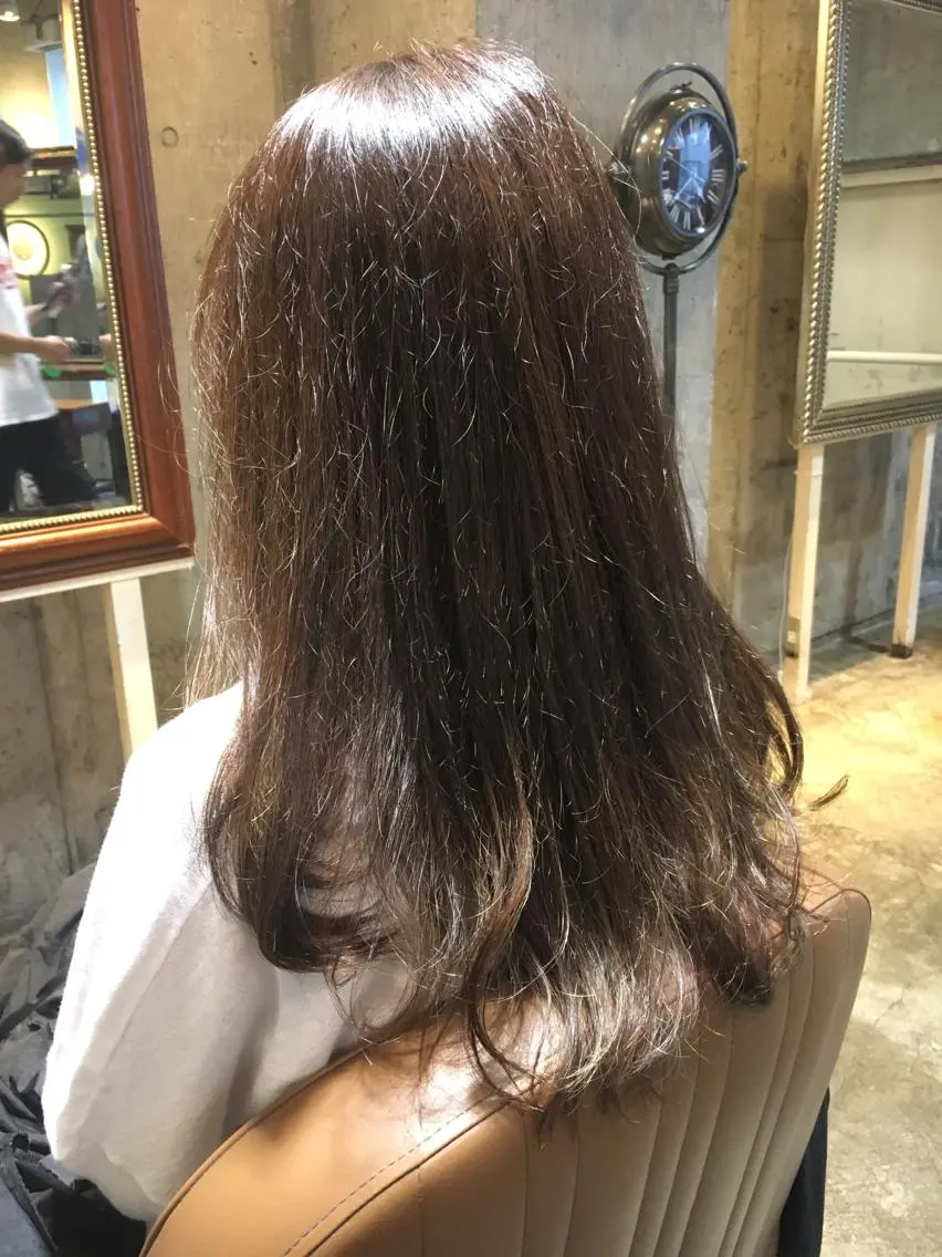 セミロング ロング カラー アッシュ ベージュカラー 透明感カラー 北條 優輝のヘアスタイル