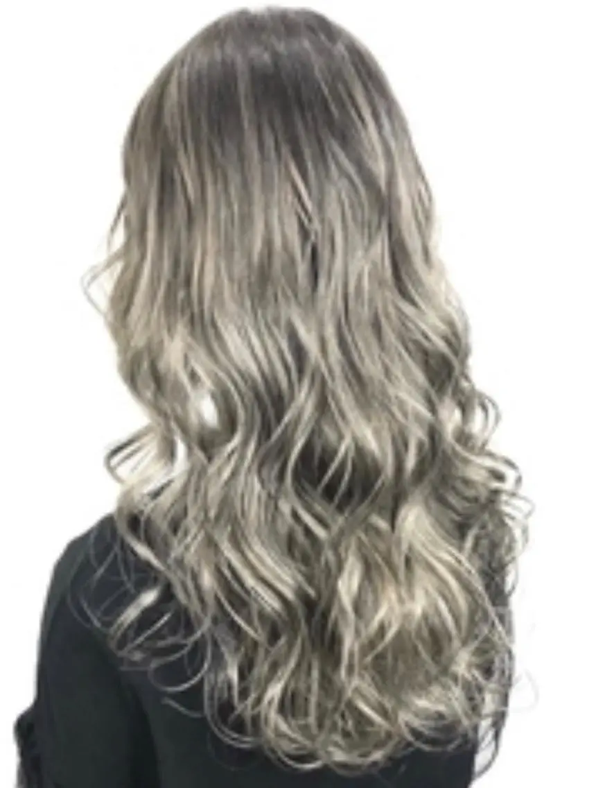ロング カラー 堤 麻衣子のヘアスタイル