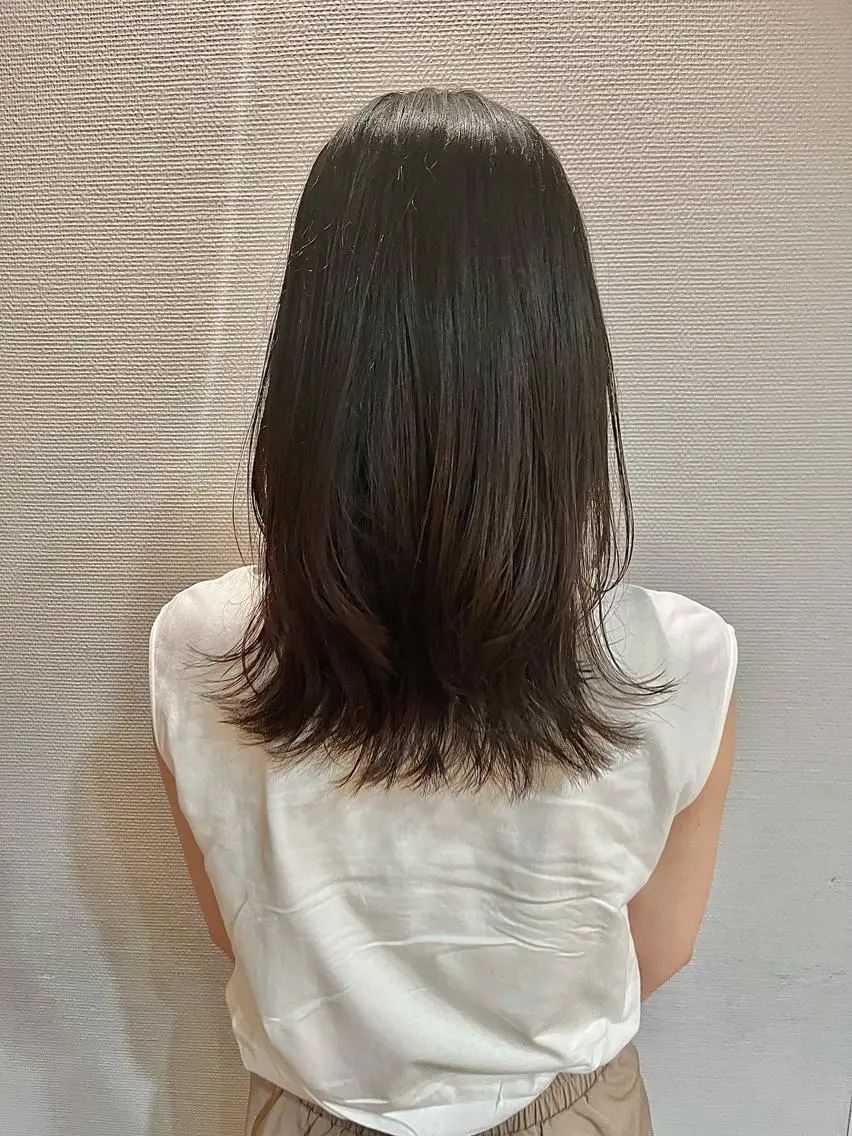 セミロング レイヤーカット かわい りほのヘアスタイル