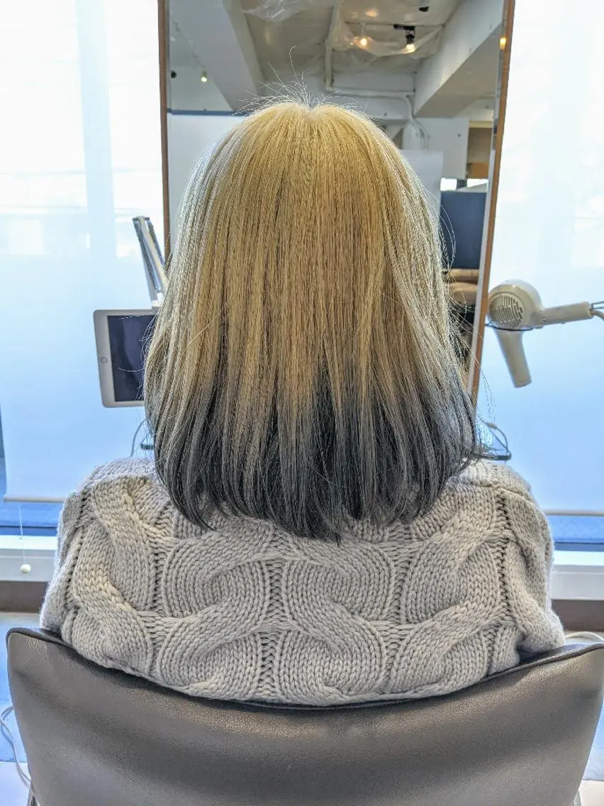 カラー セミロング ブリーチ 抜きっぱなしブロンド ブルーカラー 【大人艶カラー🌿】 中畑リョウのヘアスタイル
