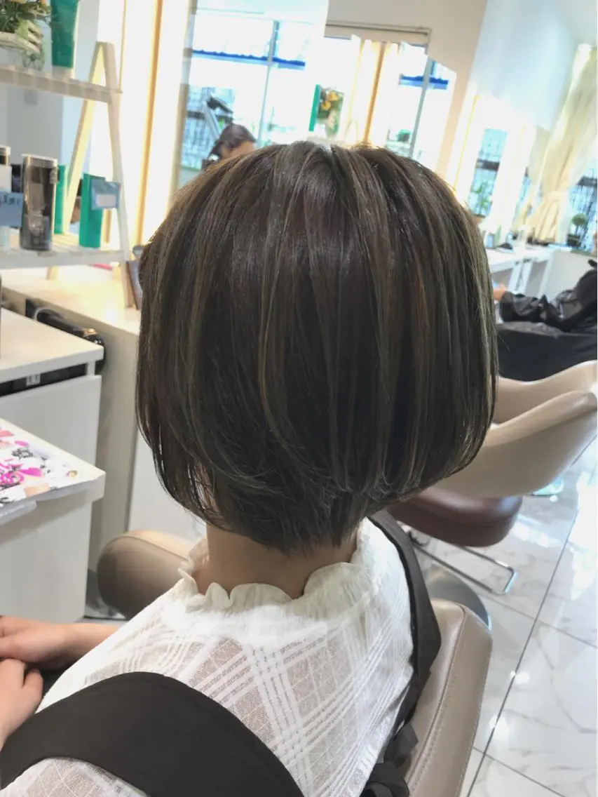 ショート カラー ショートボブ グレージュ ハイライトカラー ボブ ハイライト カット ヘアカラー 山崎俊輔/髪質改善 /バレイヤージュのヘアスタイル