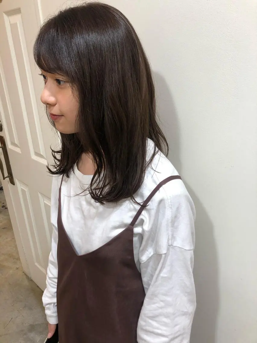 ミディアム カラー カット ヘアカラー トリートメント MIOベージュカラー 柔らかいカラーのヘアスタイル