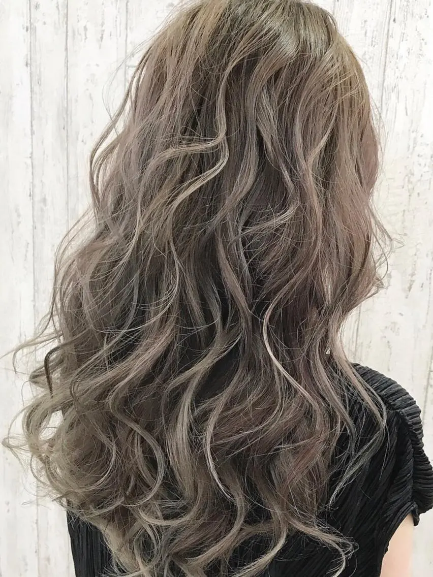 ロング カラー ベージュカラー グラデーションカラー ハイトーンカラー ラベンダーカラー ラベンダーベージュ 髪質改善/艶髪💎 ウエキ リカのヘアスタイル