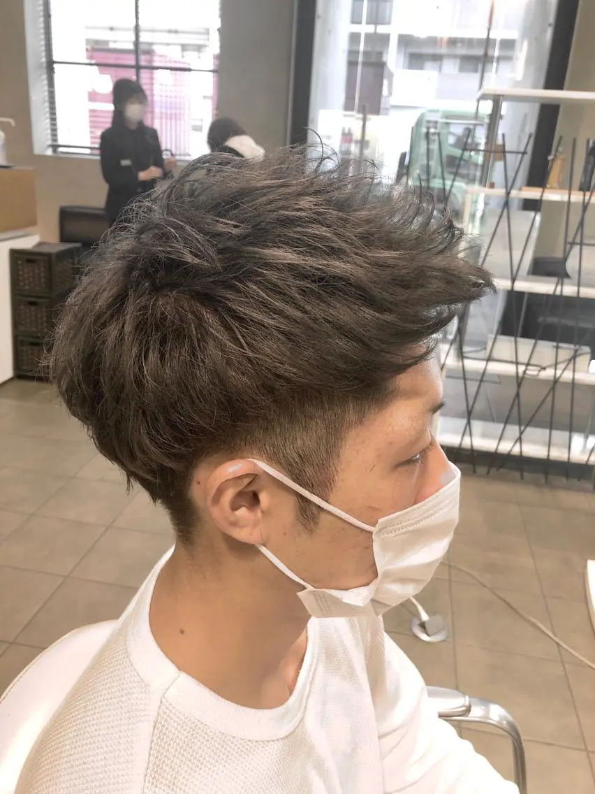 ショート カラー メンズ モヒカン グレージュ メンズ レイヤー ウルフ 弓木啓輔のヘアスタイル