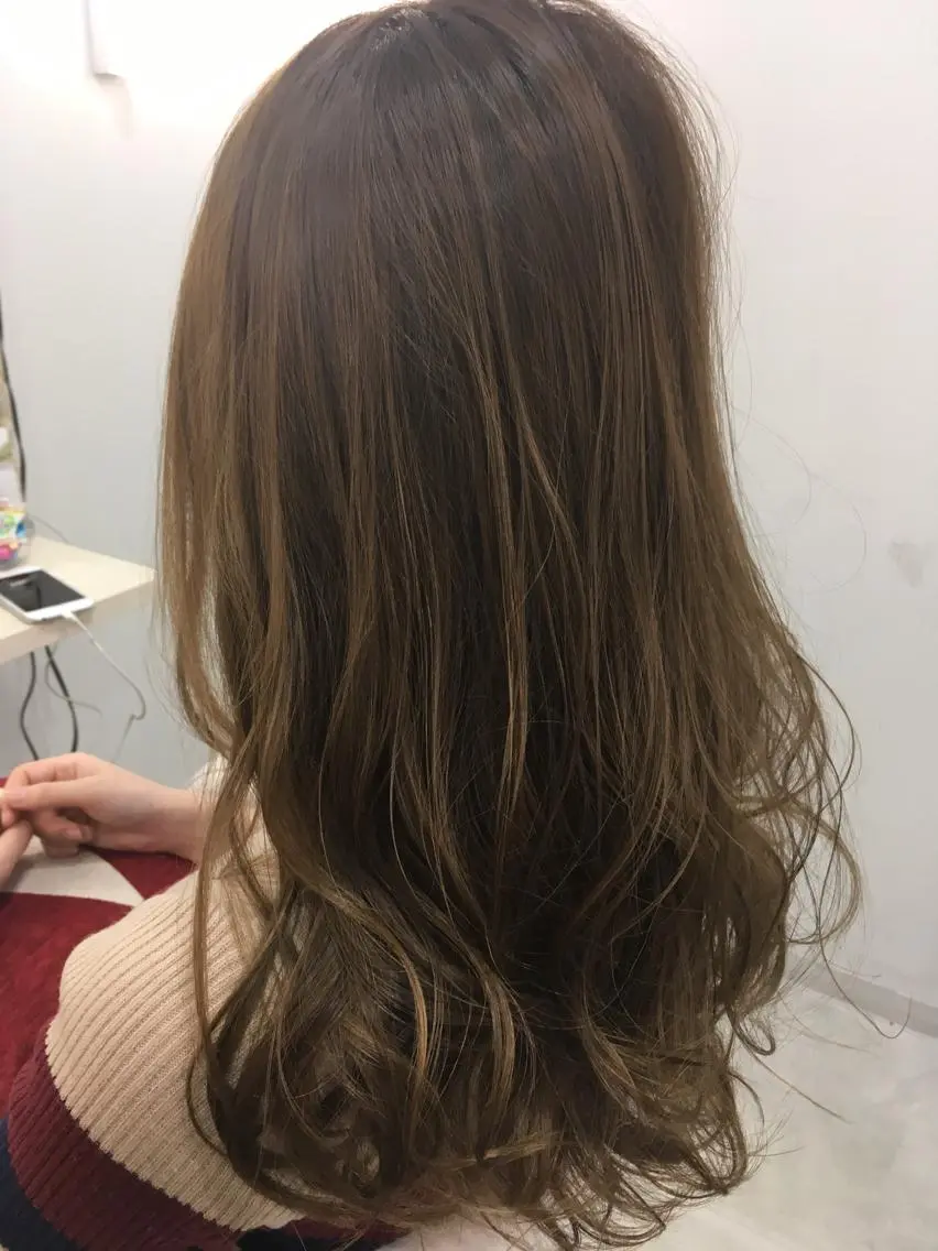 セミロング カラー 髪質改善 中川 翔のヘアスタイル