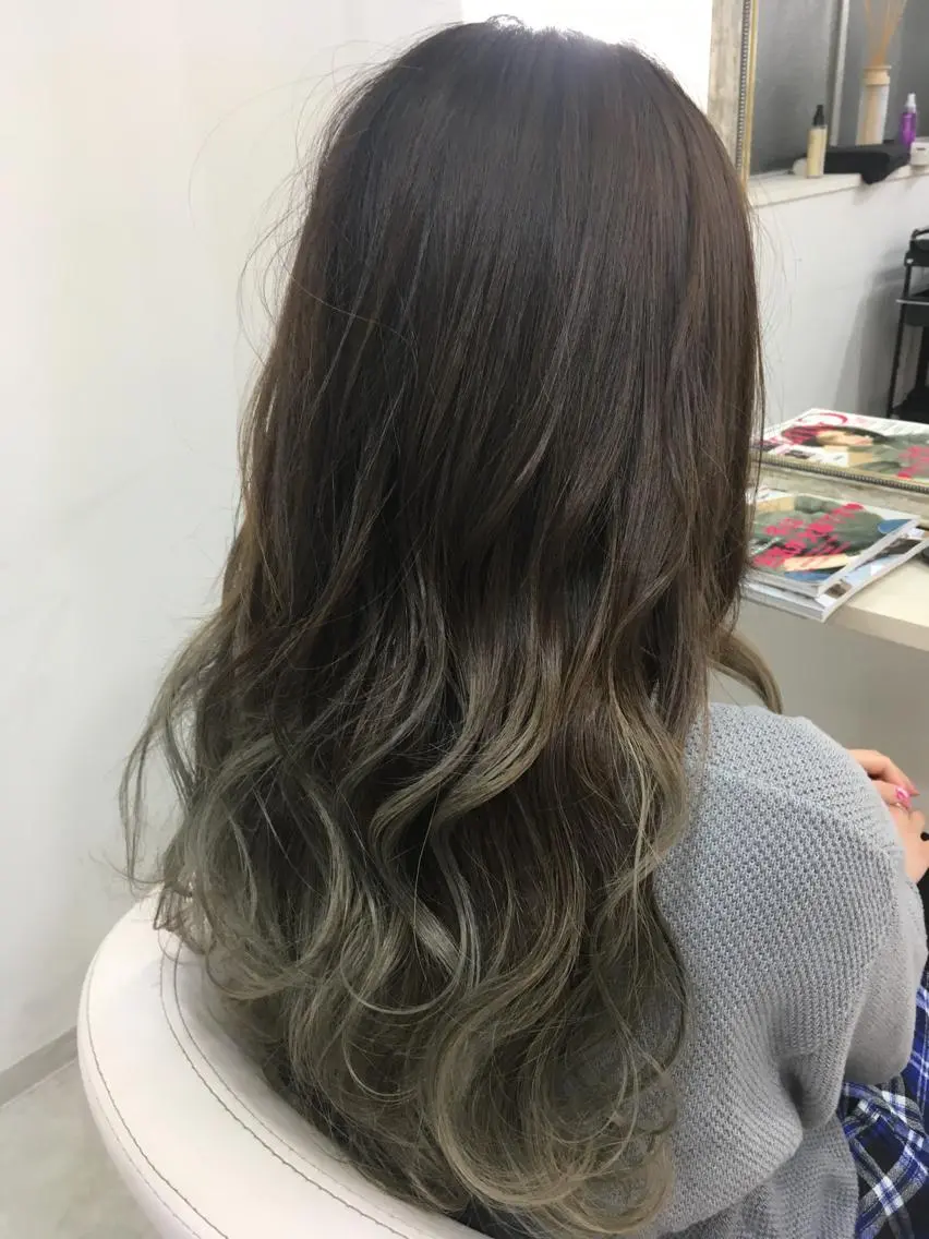 セミロング カラー 髪質改善 中川 翔のヘアスタイル
