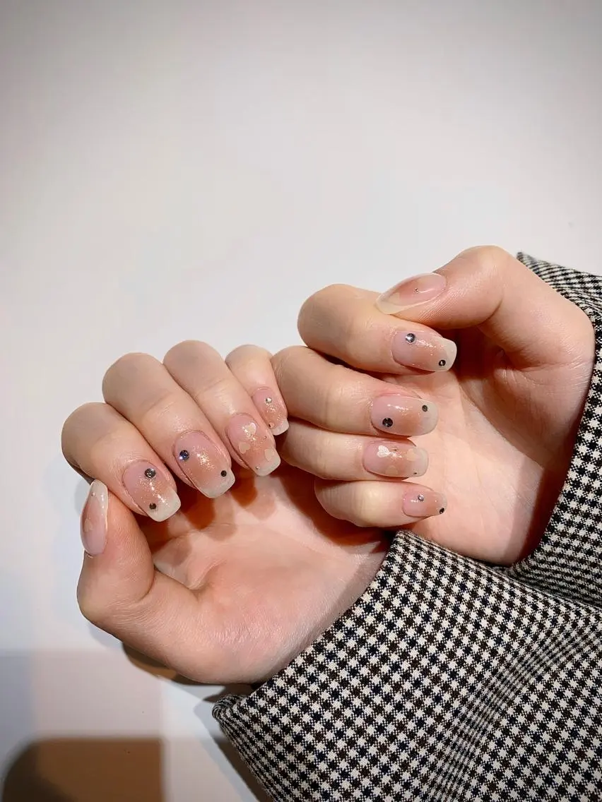 ネイル ストーンネイル ハンドネイル 👍thumbs up nail👍のネイルデザイン