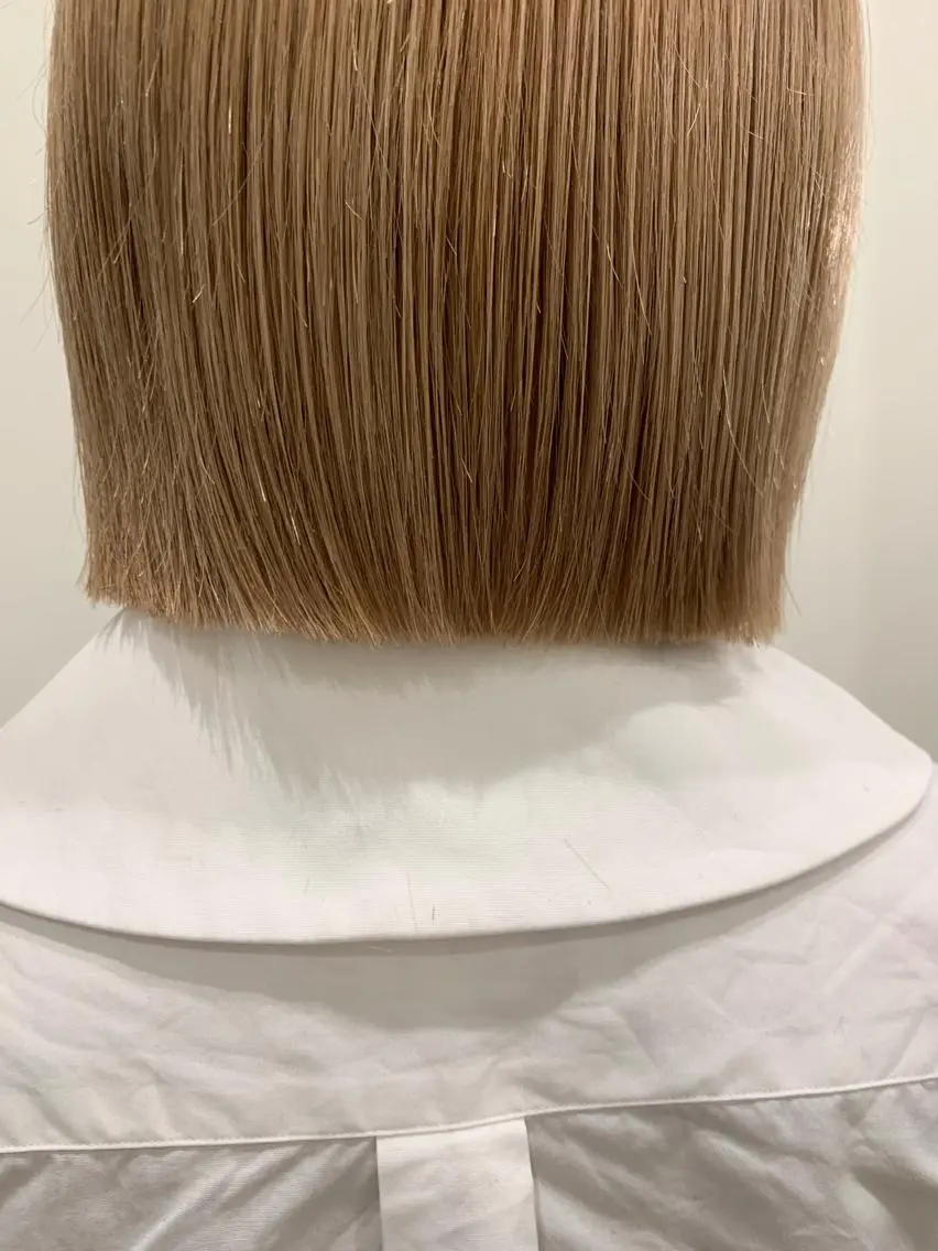 ショート ボブ ヘアカラー 落合希 Olivebeigeのヘアスタイル