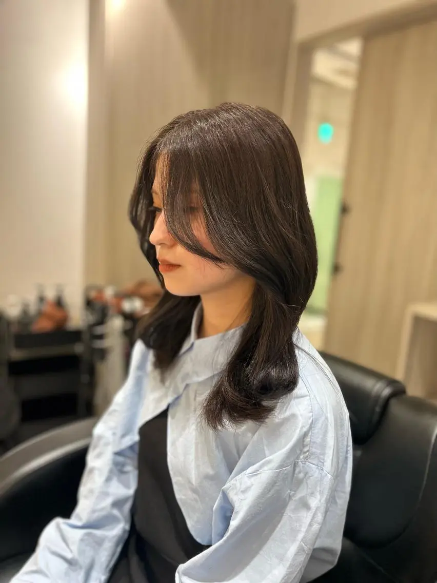 セミロング カラー カット ヘアカラー トリートメント emi/髪質改善/ 韓国風/艶カラーのヘアスタイル