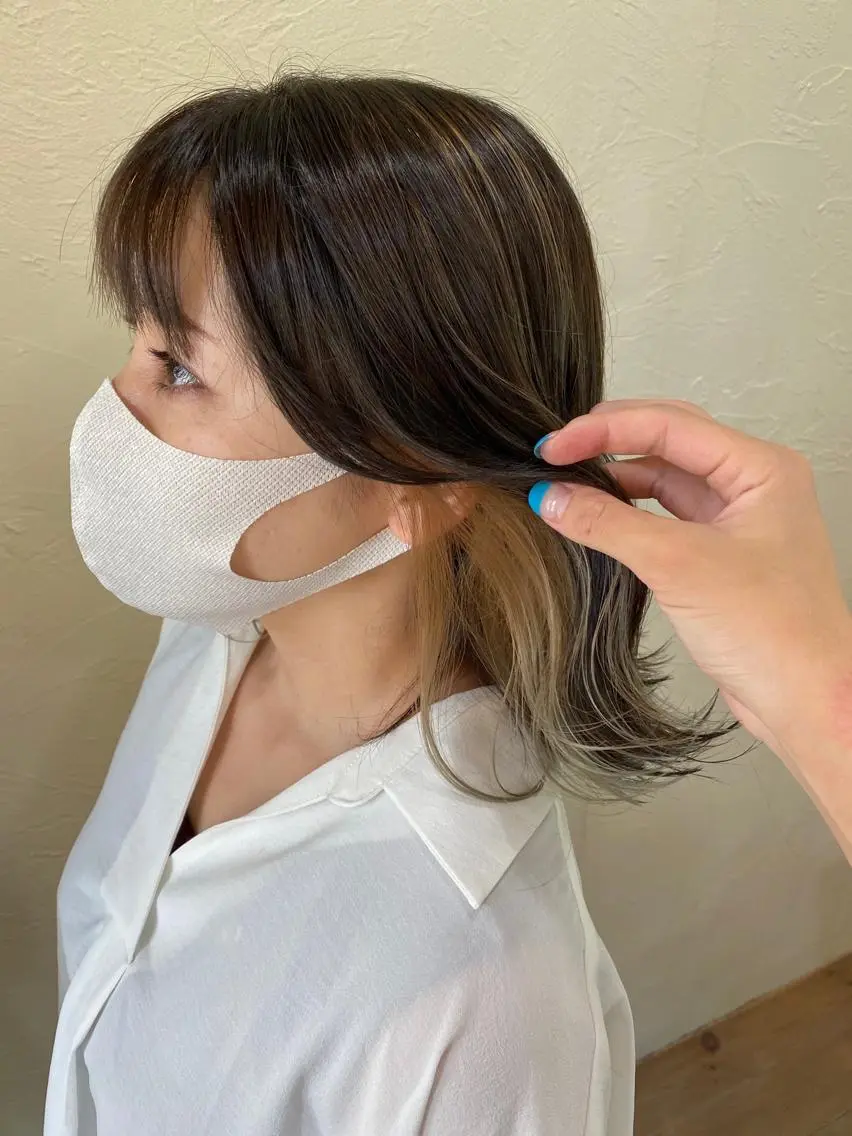 ミディアム カラー ベージュカラー ハイライトカラー インナーカラー イエローカラー ハイライト カット ヘアカラー トリートメント ENIF ヤマグチアツコのヘアスタイル